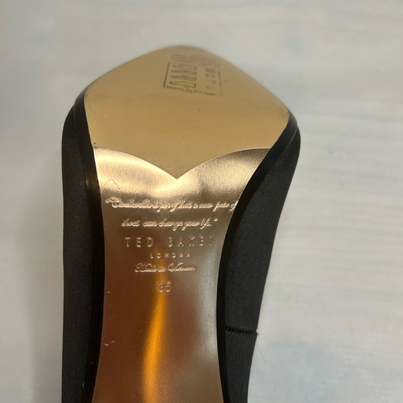 TED BAKER- Brayden Brooch Detail Courts Heels (NWOT) US Size 5.5 EU Size 35 - Picture 11 of 11